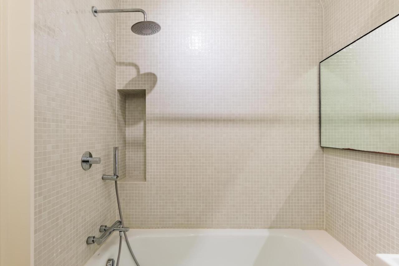 Chiado Prime Garrett Apartment Lisbon Bagian luar foto